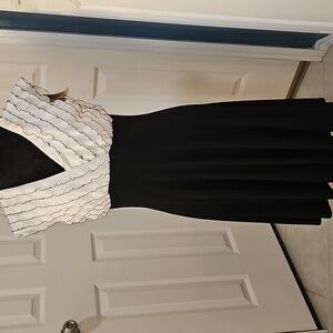 NWT Dressbarn V-Neck Midi Dress White & Black Ruffles Pleated Waist SIZE 10